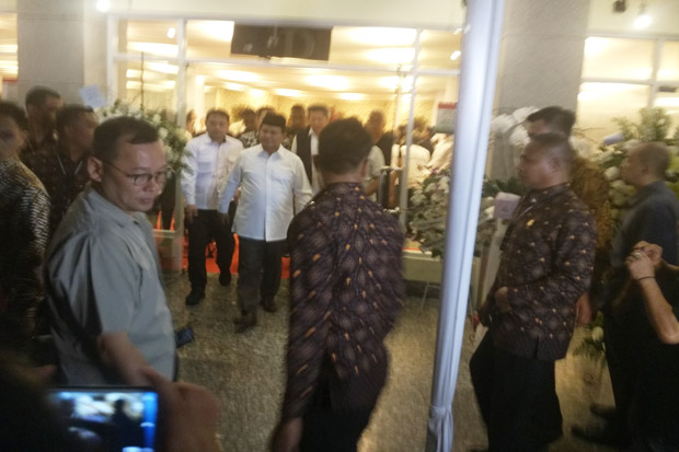 Usai Melayat ke Rumah Duka Eka Tjipta, Prabowo Enggan Cerita Personal
