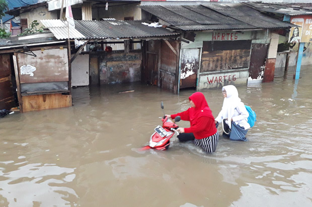 BPBD Tangsel Siapkan Dapur Umum di Lokasi Banjir Pondok Aren