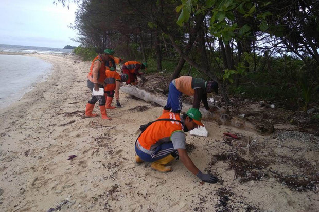 Ceceran Minyak Mentah Cemari Perairan di Kepulauan Seribu