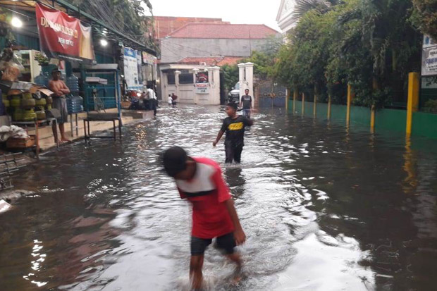 Banjir di Jalan Sasak II, Pemkot Akui Akibat Penyempitan Saluran Air