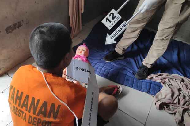 Prarekonstruksi, Pembanting Anak di Depok Sempat Remas Kemaluan Korban