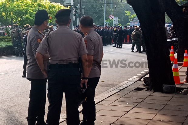 Dua Kelompok Massa Akan Gelar Aksi di KPU, Polisi Melakukan Penyekatan