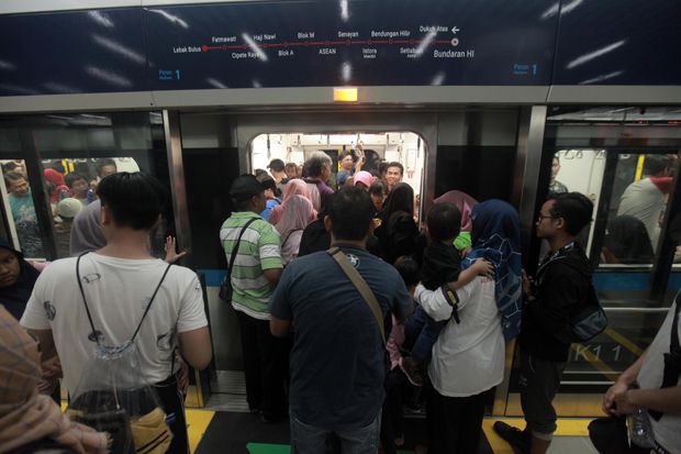 Sepekan Gratis, Warga Jakarta Harus Daftar Online untuk Naik MRT