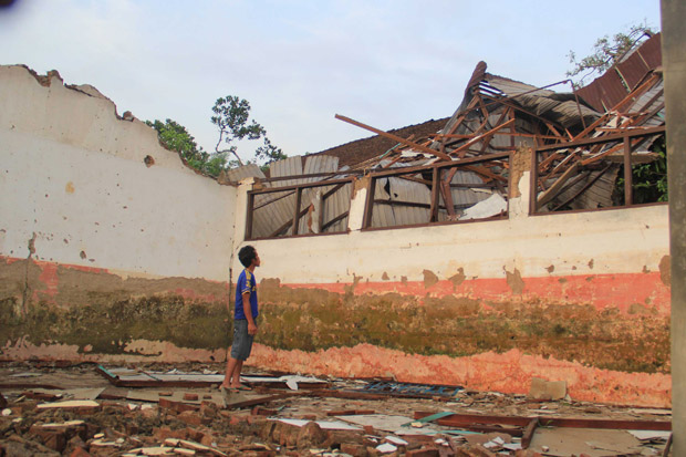 Ratusan Rumah di Pebayuran Bekasi Rusak Diterjang Hujan Angin