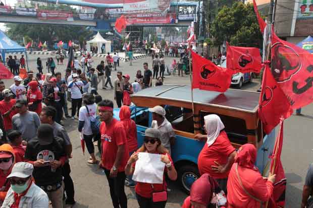 Carnaval Budaya di Tangerang, Oplet Si Doel Jadi Rebutan