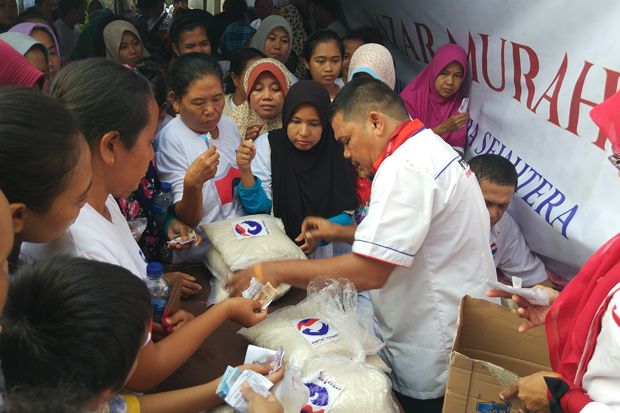Ratusan Paket Beras Bazar Perindo di Pamulang Ludes Diserbu Warga