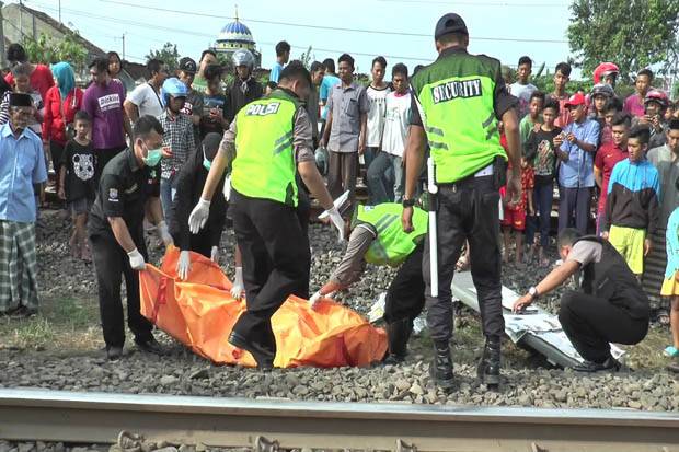 Hadang Kereta Api, Pria 50 Tahun Tewas Terseret Sejauh 100 Meter di Bekasi