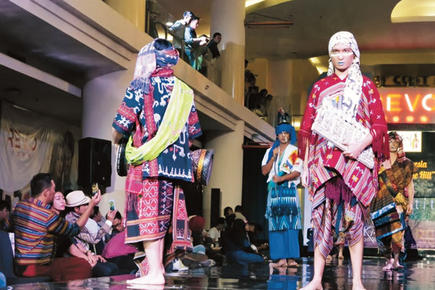 Mempromosikan Batik Bekasi ke Luar Negeri di Fashion Week 2019