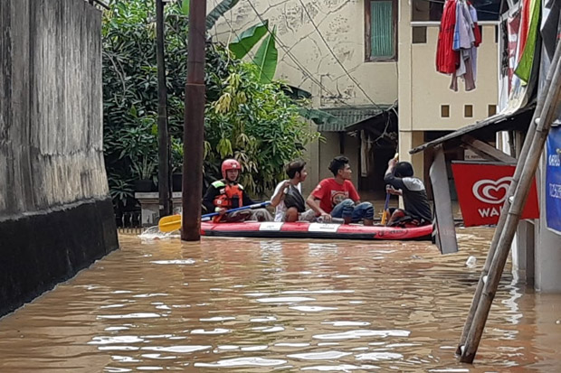 Aksi Cepat Tanggap Bantu Evakuasi Korban Banjir di Bidara Cina