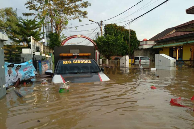 Banjir Tinggi di Kota Tangerang Akibat Proyek Turap yang Mangkrak