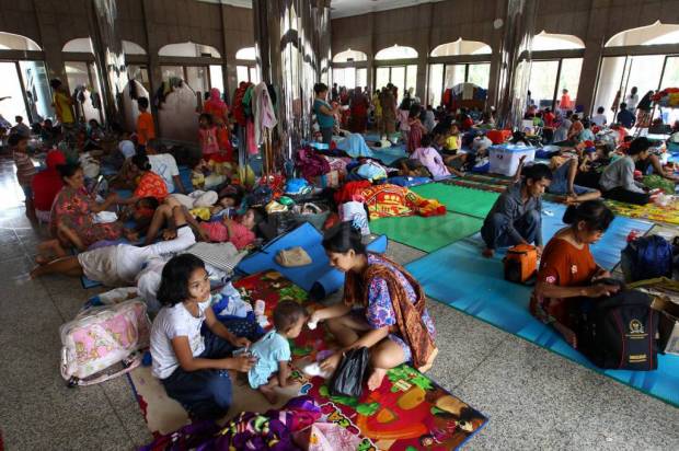 Sudinsos Jaksel Salurkan 5.000 Paket Makanan di Tujuh Kelurahan Terdampak Banjir