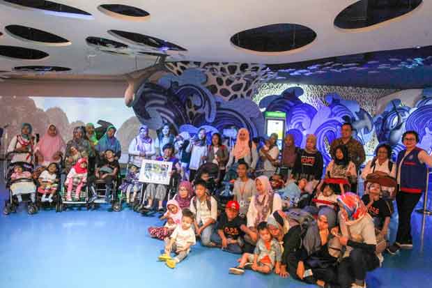 Agung Podomoro Ajak Anak-anak Disabilitas ke Jakarta Aquarium