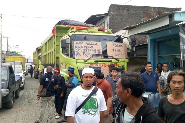 Langgar Jam Operasional, Dishub Tangerang Tahan 32 Truk Material Tanah