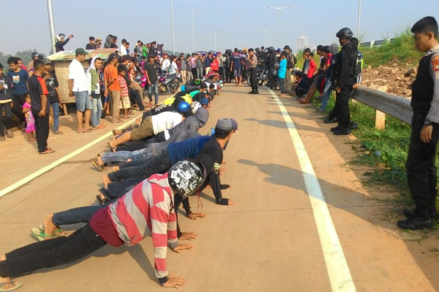 Sergap Balap Liar di Tangsel, Polisi Angkut Ratusan Motor Bodong