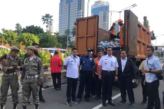 Pasca Bentrokan, Anies Baswedan Pantau Situasi Jalan MH Thamrin