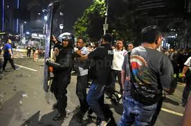 Ricuh Demo Berlanjut, Pos Polisi di Jalan Wahid Hasyim Dibakar Massa