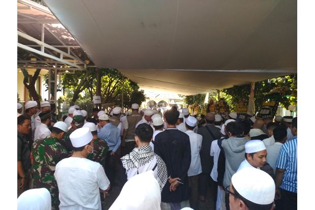 Ribuan Pelayat Padati Masjid Az-Zikra, Polres Bogor Kerahkan 400 Personel