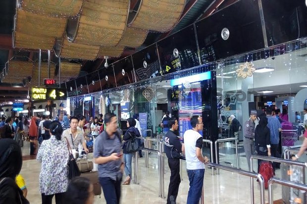 Pengunjung Bandara Soetta Berharap Keamanan Jakarta Kembali Normal