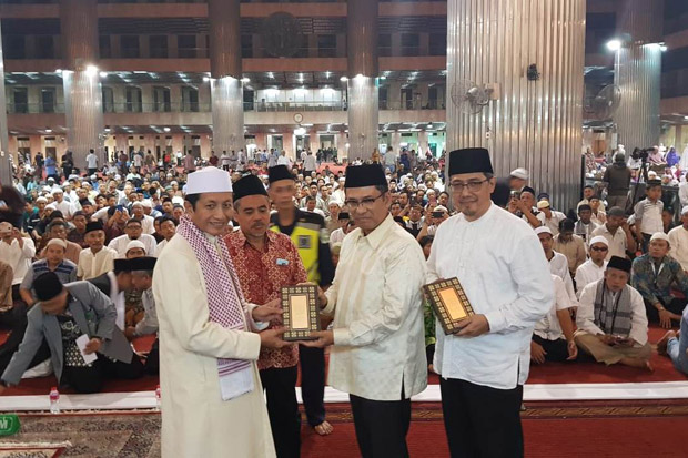 Yayasan Muslim Sinar Mas Wakafkan Alquran dan Salurkan Minyak Goreng ke Masjid Istiqlal