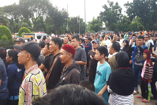 Warga Penuh Sesak Saksikan Pemakaman Ani Yudhoyono di TMP Kalibata