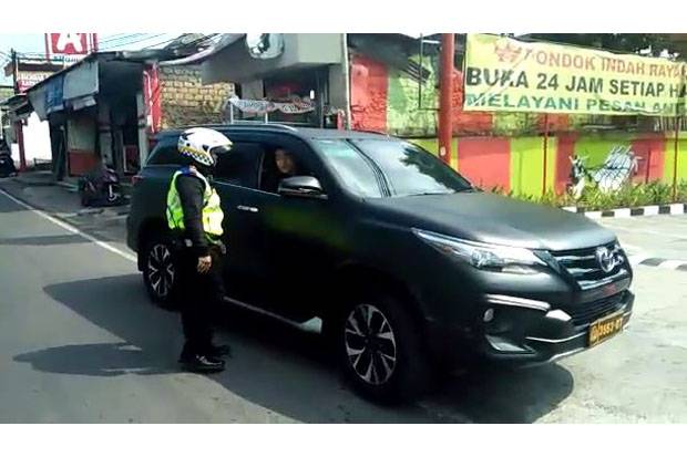 Buat Gagah-gagahan, Plat Mobil Dinas Polisi yang Ugal-ugalan di Puncak Palsu