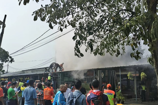 Arus Balik Lebaran, Minimarket di Stasiun Pasar Senen Terbakar