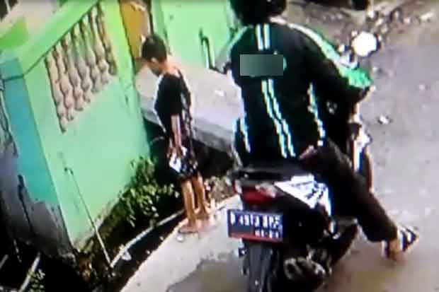 Polisi Cek Video Driver Ojol Rampas Handphone Bocah di Cengkareng