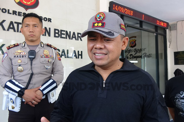 Polisi Periksa Suami Perempuan Pembawa Anjing Masuk Masjid di Bogor
