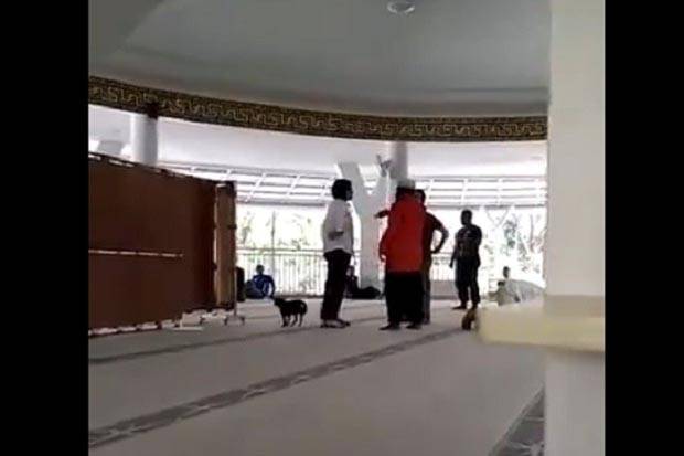 Polisi: Status Perempuan Pembawa Anjing ke Masjid Belum Tersangka