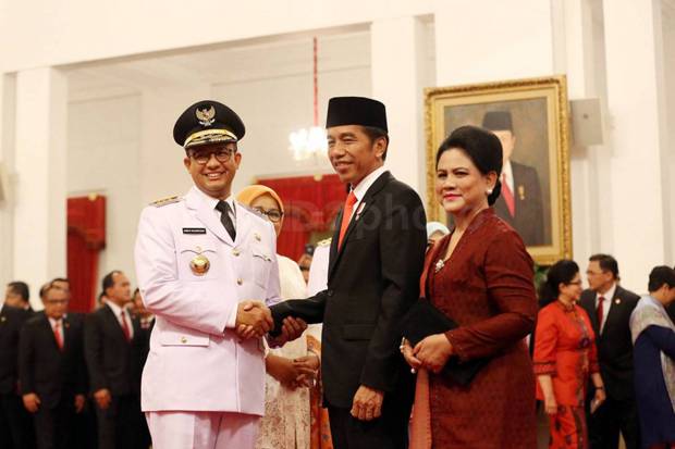 Kepsek SMPN 30 Bantah Ajakan Ganti Foto Jokowi dengan Anies Gurunya