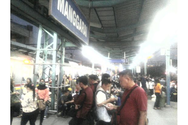 Gangguan LAA, Ribuan Penumpang KRL Bogor Menumpuk di Stasiun Manggarai