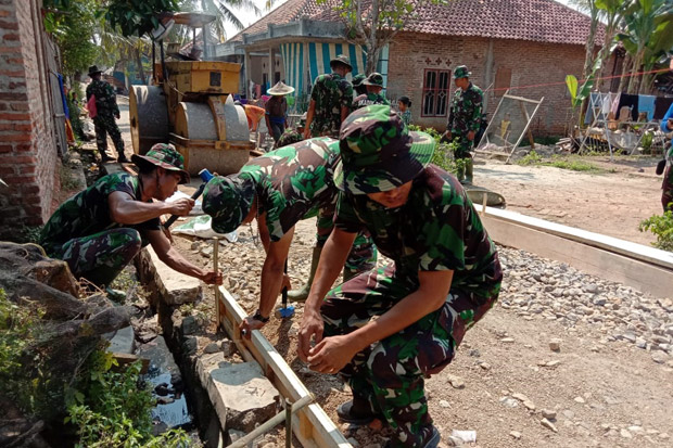 TMMD 105 Kronjo Kebut Pembangunan Jalan Desa Blukbuk Tangerang