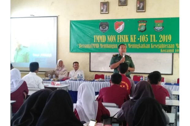 TNI Edukasi Pelajar Tangerang Gunakan Media Sosial
