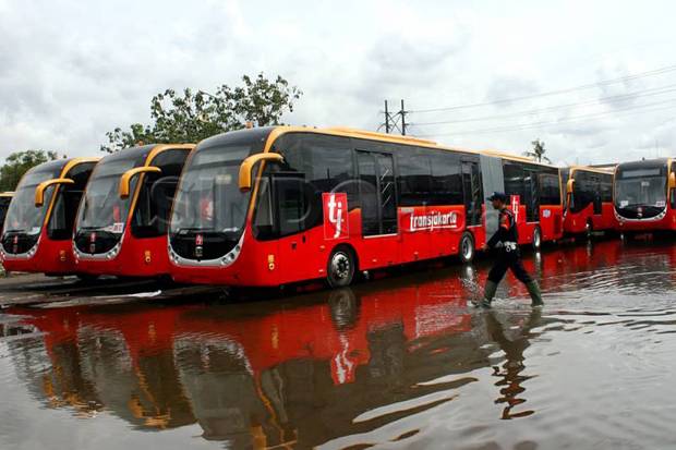Puluhan Bus Transjakarta Tak Terurus di Ciputat Milik PT INKA