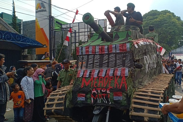HUT RI, Pedagang Seragam Polisi dan TNI Kebanjiran Order untuk Karnaval