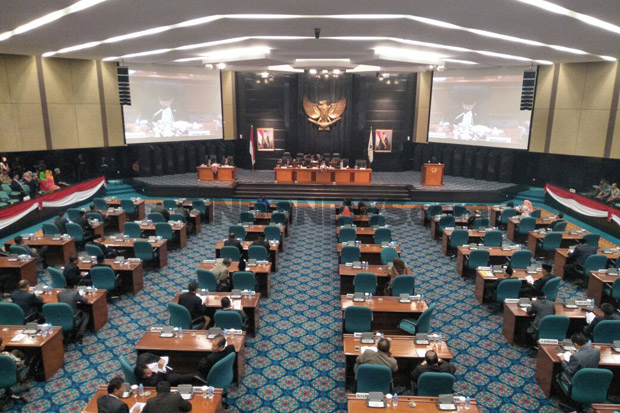 Pengadaan Pin Emas Anggota DPRD DKI Senilai Rp1,3 Miliar Dikritik