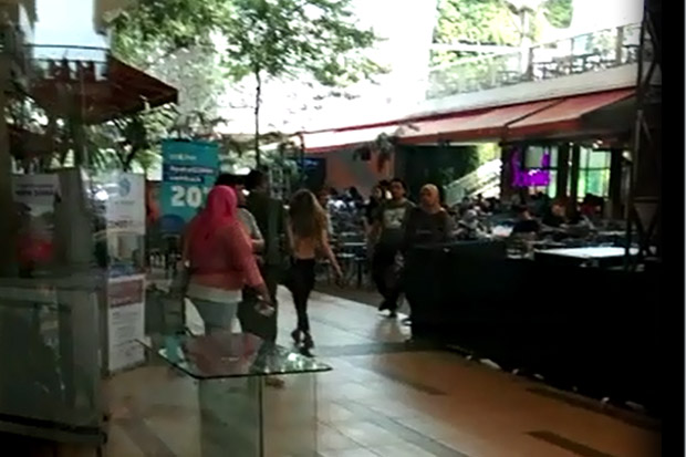 Polisi Masih Cari Identitas Wanita Bertelanjang Dada di Mal Bekasi