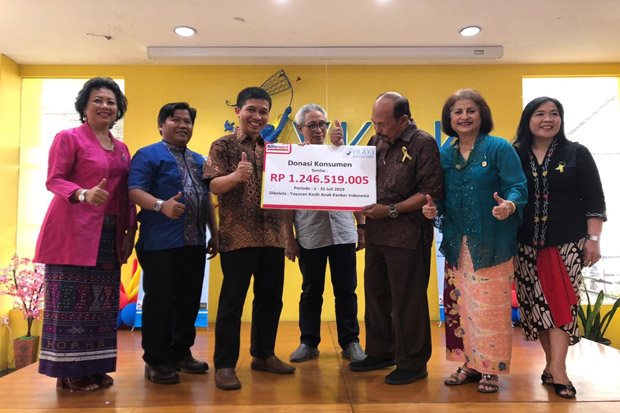 Alfamart Salurkan Donasi Konsumen Rp1,2 M untuk Anak Penderita Kanker