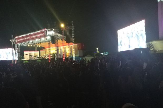 Ribuan Masyarakat Tonton Konser Akbar Monas 2019 Jakarta Bersorak