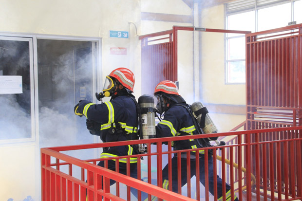 Puluhan Relawan Gelar Latihan Penanganan Kebakaran di Bandara Soetta