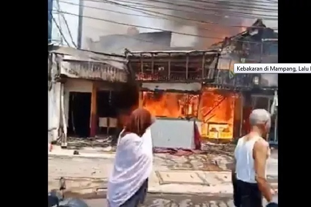 Kebakaran di Mampang Prapatan, 6 Mobil Damkar Dikerahkan