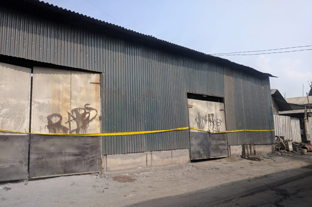 Polisi Segel Industri Peleburan Alumunium di Cilincing Jakarta Utara