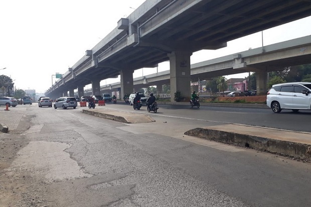Kontraktor Siap Bongkar Trotoar di Tengah Jalan Raya Kalimalang