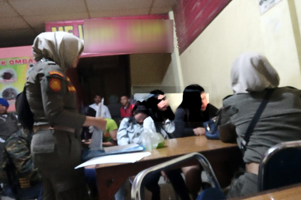 Lima PSK Seksi Diangkut Satpol PP dari Kafe Mesum di Tangsel