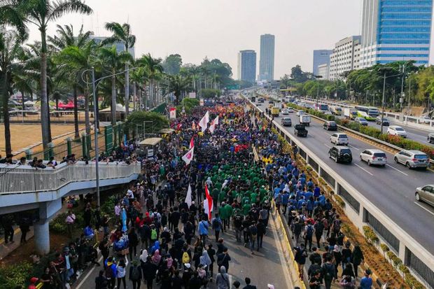Imbas Aksi Ribuan Mahasiswa, Jalan Sekitar Gedung DPR Macet Parah