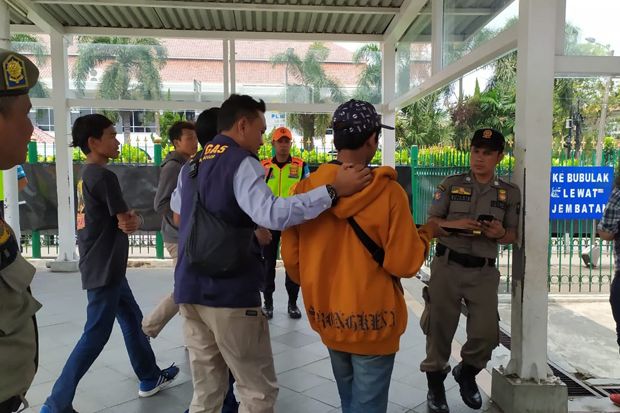 Terkena Sweeping di Stasiun Bogor, Pelajar Kompak Ingin Renang di Kota Tua