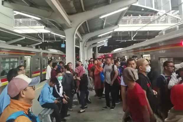 KRL Jurusan Rangkasbitung-Tanah Abang Mundur ke Stasiun Kebayoran