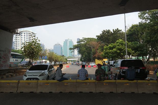 Hampir Seminggu Ditutup Ruas Jalan Depan Gedung DPR Kembali Dibuka