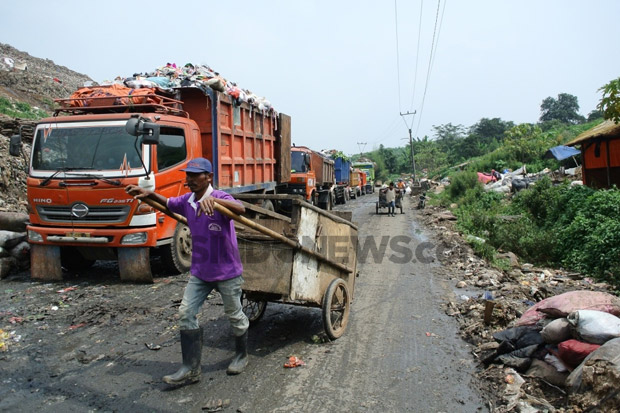 Kekurangan Armada Truk, Ribuan Ton Sampah di Kabupaten Bekasi Tercecer