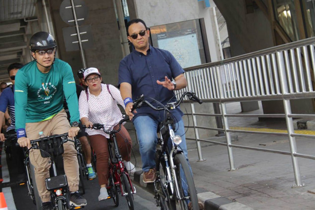 Anies Ingin Seluruh Stasiun Kereta dan MRT Sediakan Tempat Parkir Sepeda